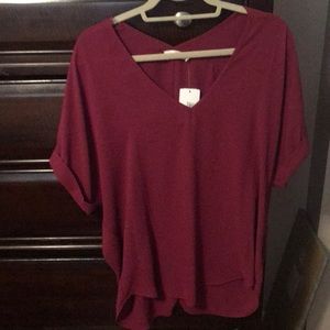 New Large Berry Lush S/S Silky V-Neck Top